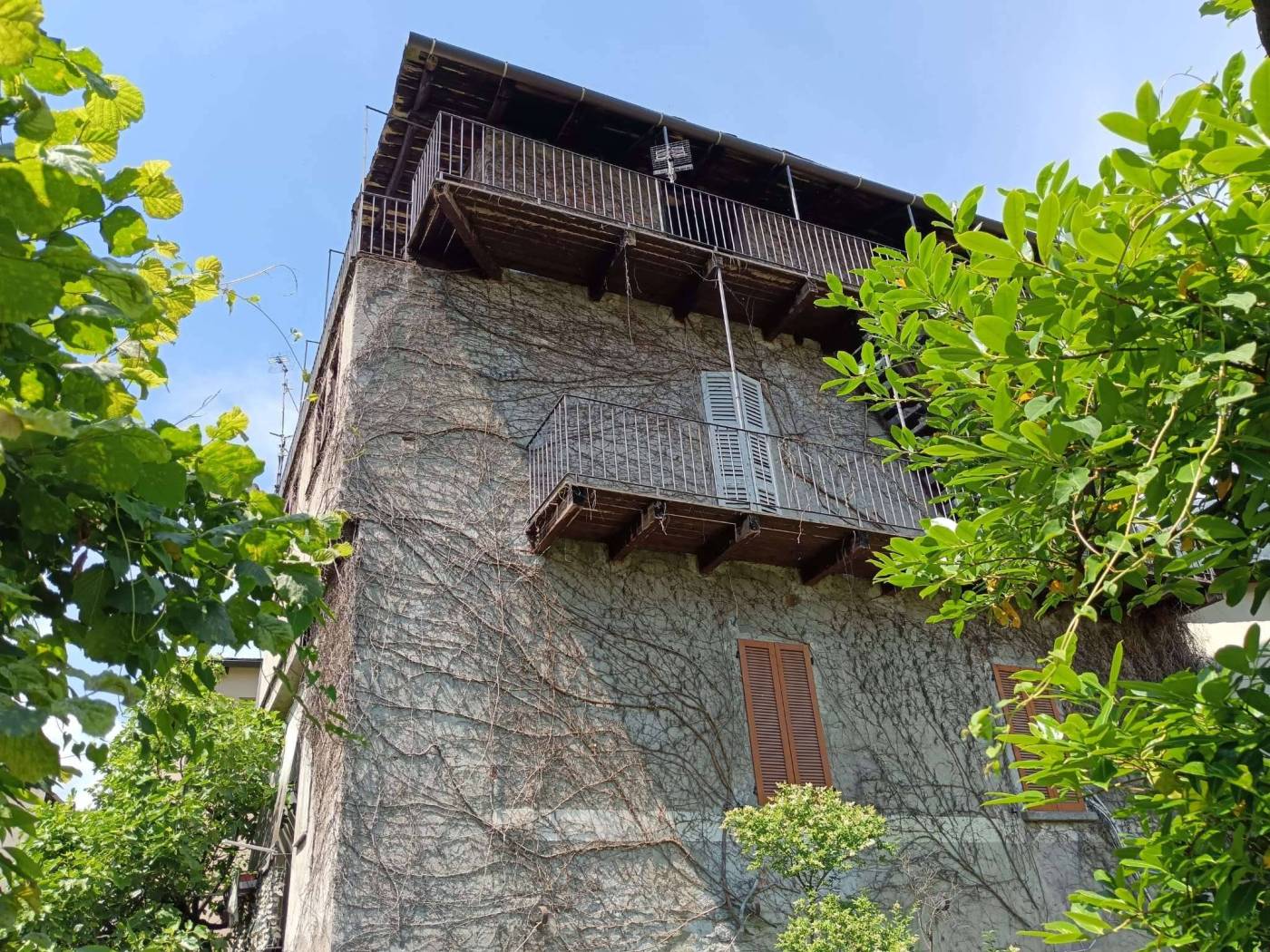 98d82f25-1cec-4252-bf58-ba5e0b469989