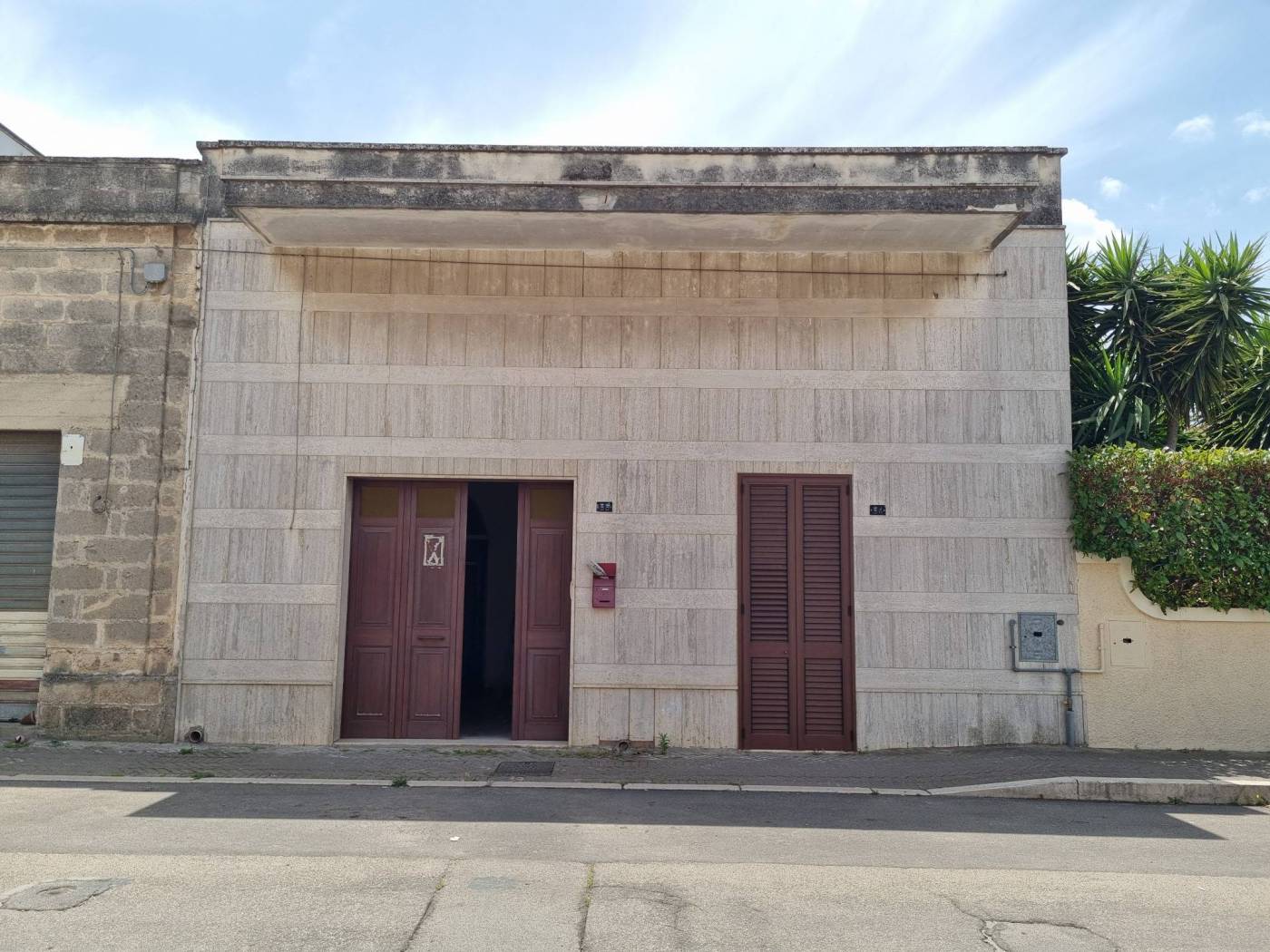 Copertino - via Grottella - Sulla strada principale, in una delle zone più servite del paese, proponiamo una casa indipendente posta al piano terra. 