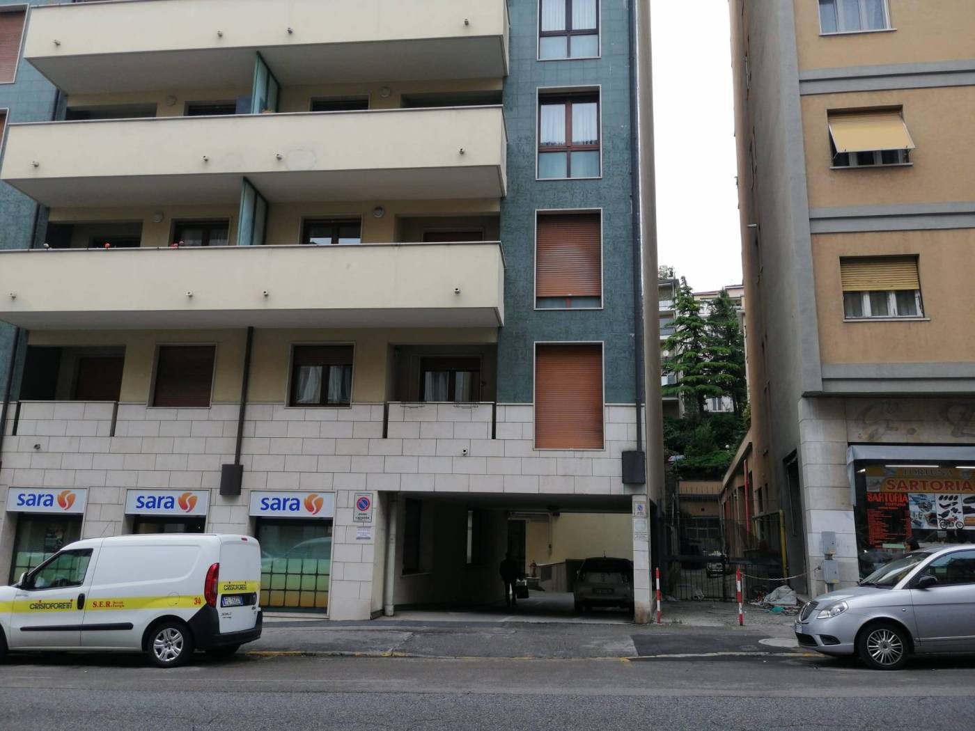 Posto auto all'interno di garage condiviso, chiuso con cancello meccanizzato accessibile h24.