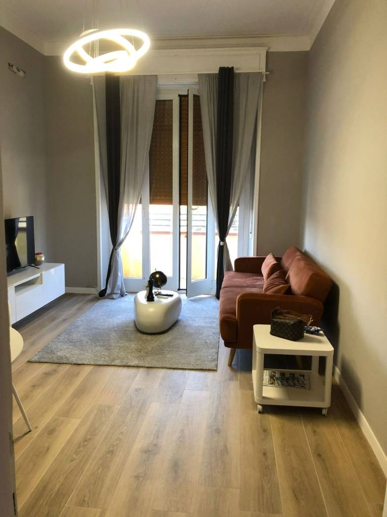 Affittasi ampio trilocale a Legnano in palazzina d'epoca di ampie metrature al secondo piano senza ascensore composto da ingresso, cucina abitabile 