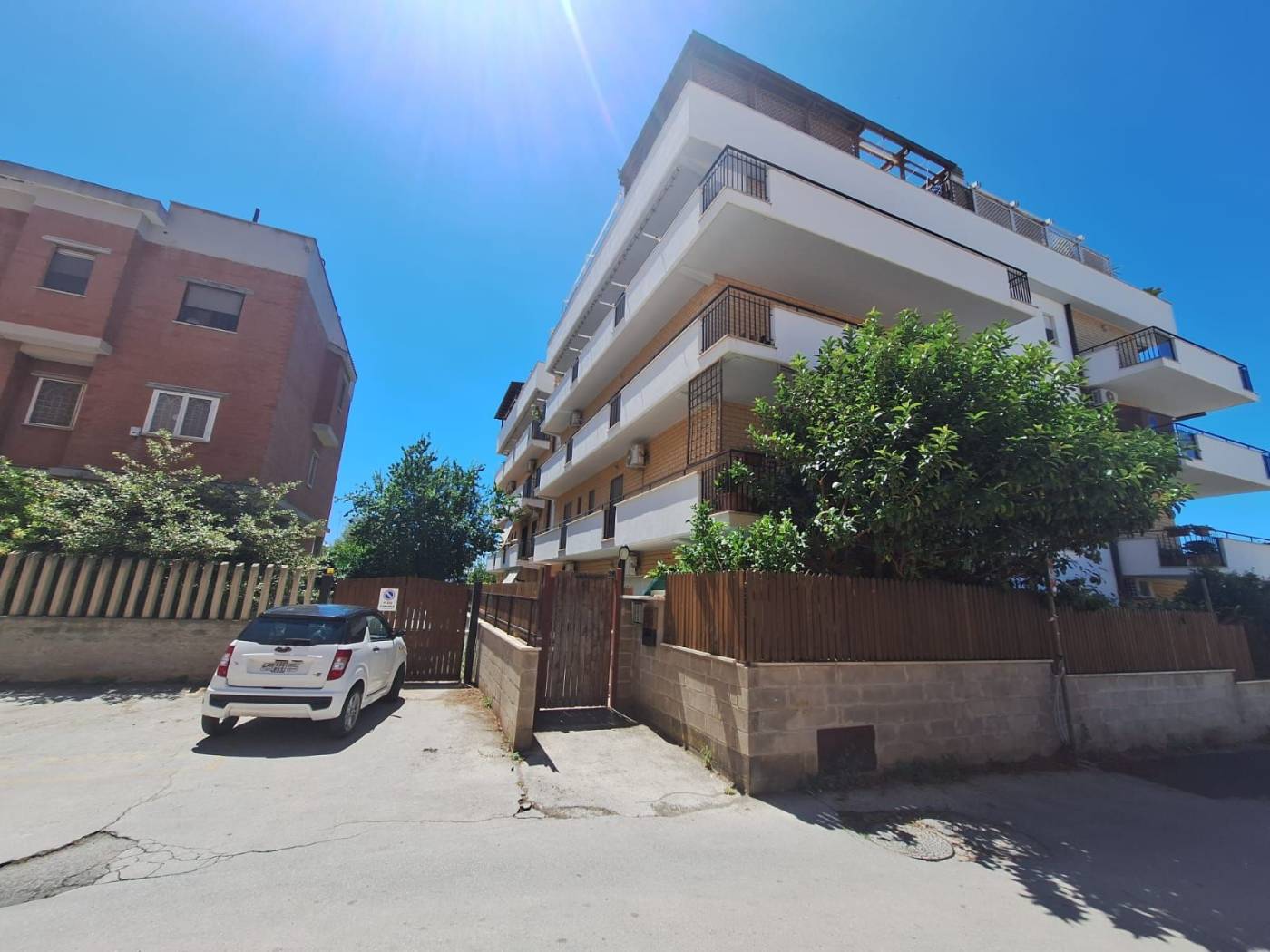 L'Agenzia Immobiliare tecnoedil, propone in affitto un appartamento AD USO TRANSITORIO PER SOLO NON RESIDENTI, posto al 3°P. con ascensore. Composto 