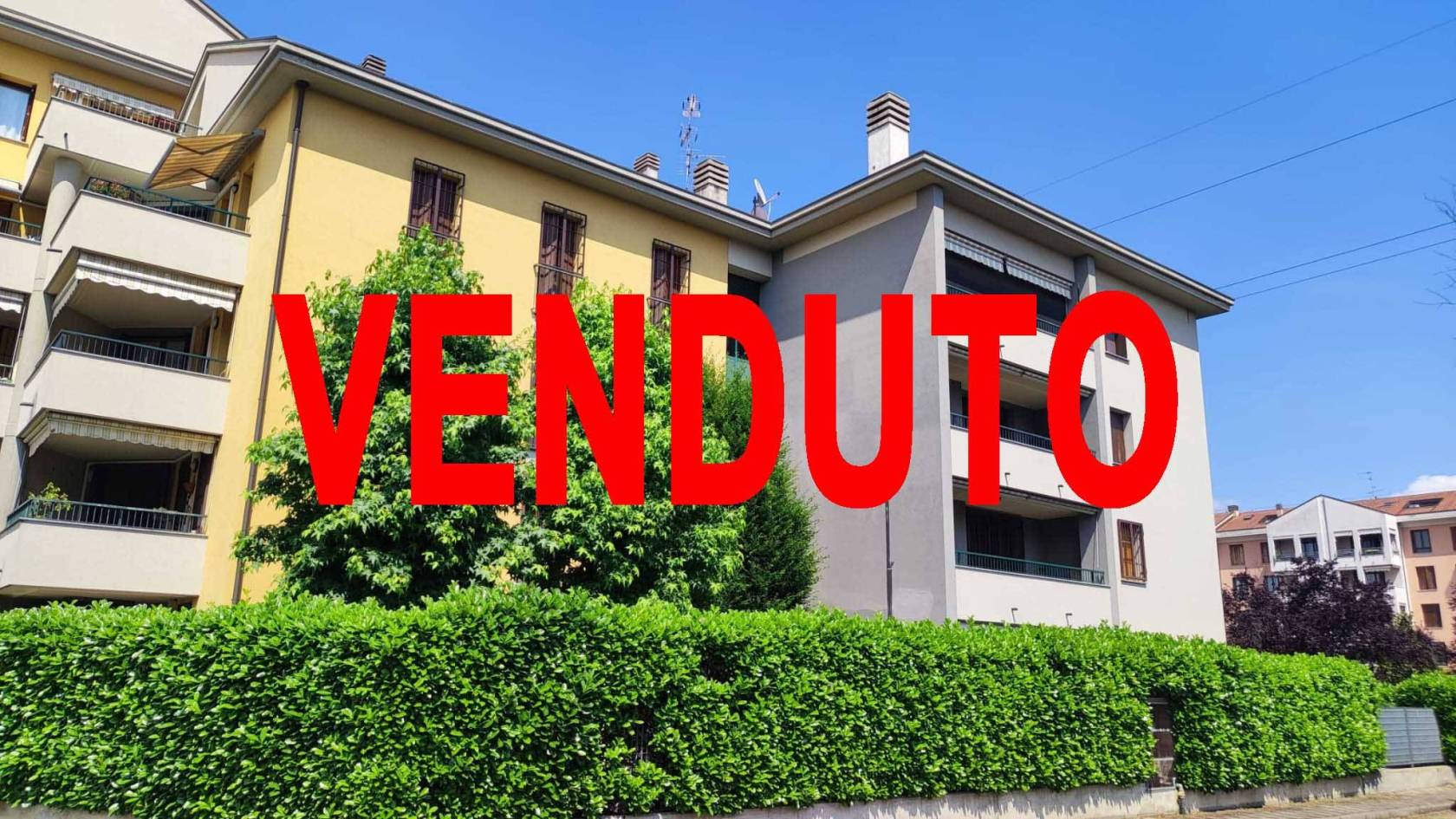 Brugherio, Zona Torazza, in via Monte Cervino, proponiamo in vendita luminoso 3 locali con doppi servizi, cucina abitabile e ripostiglio. La zona 