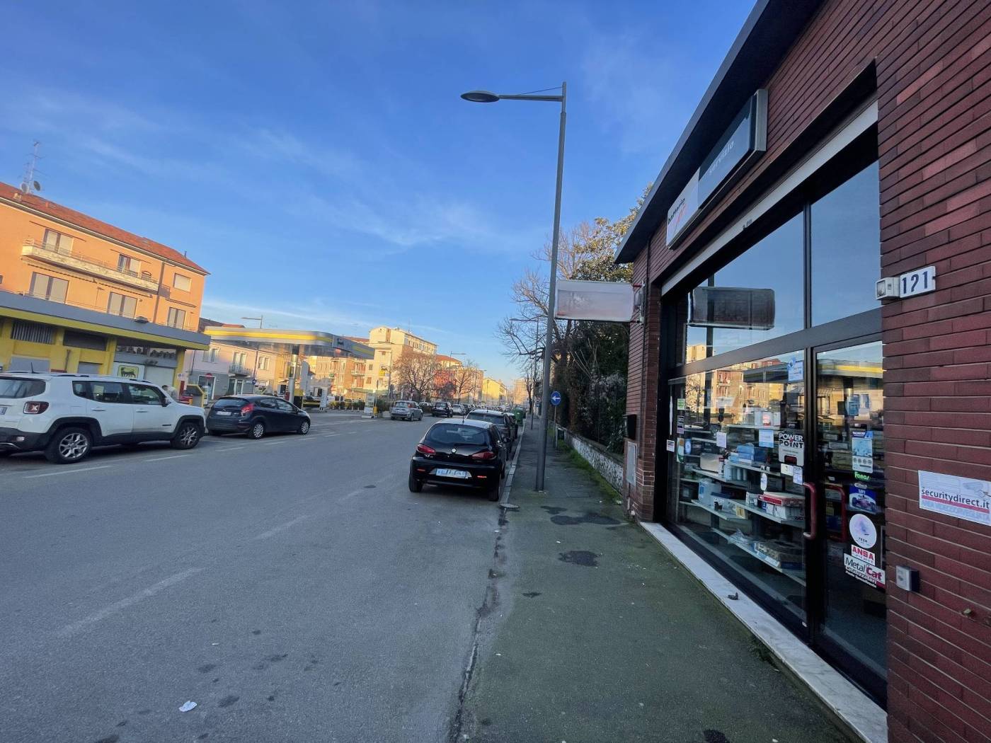 VETRINA FRONTE STRADA VETRINA FRONTE STRADA