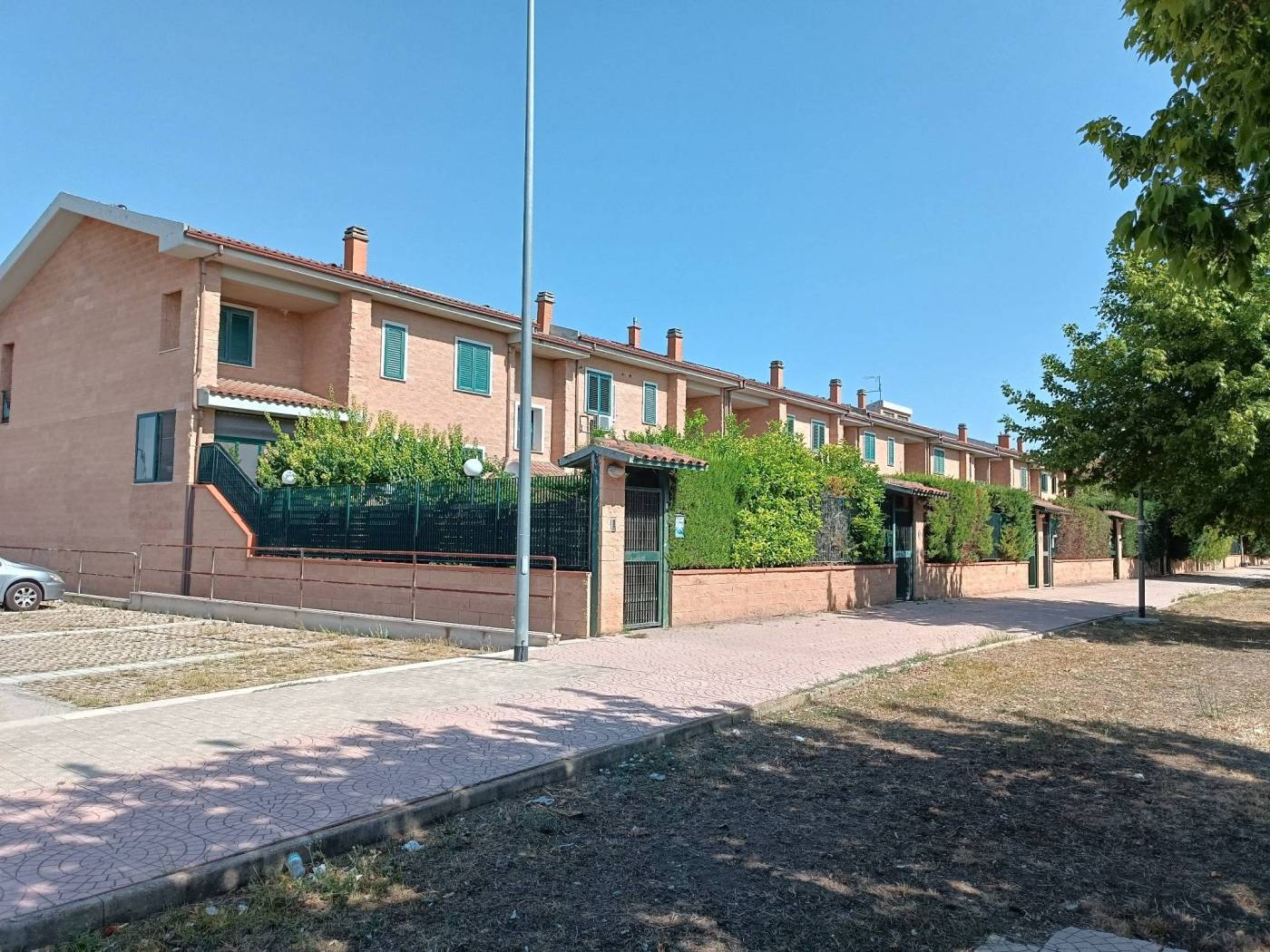 In ZONA COMPARTO BICCARI (lato Via Giuseppe La Torre), ubicata in una zona della città con molti spazi di verde ed in via di espansione, ben 