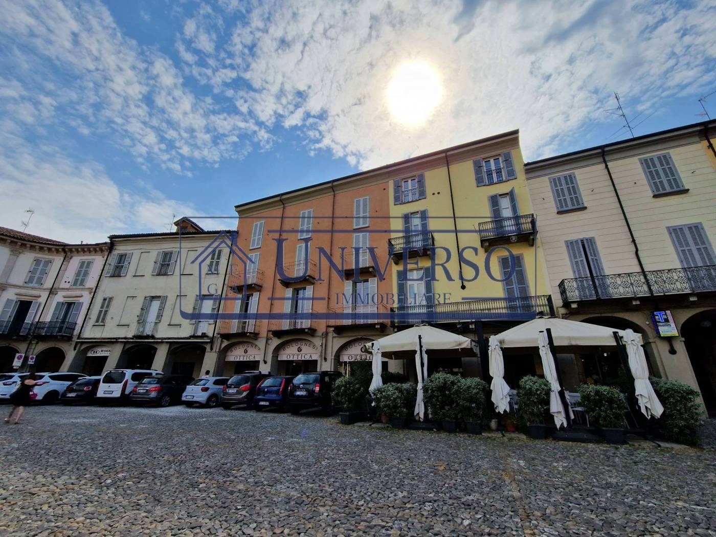 VOGHERA: Piazza Duomo, in posizione perfetta pieno centro storico con tutti i servizi a disposizione e a pochi passi da casa proponiamo appartamento 