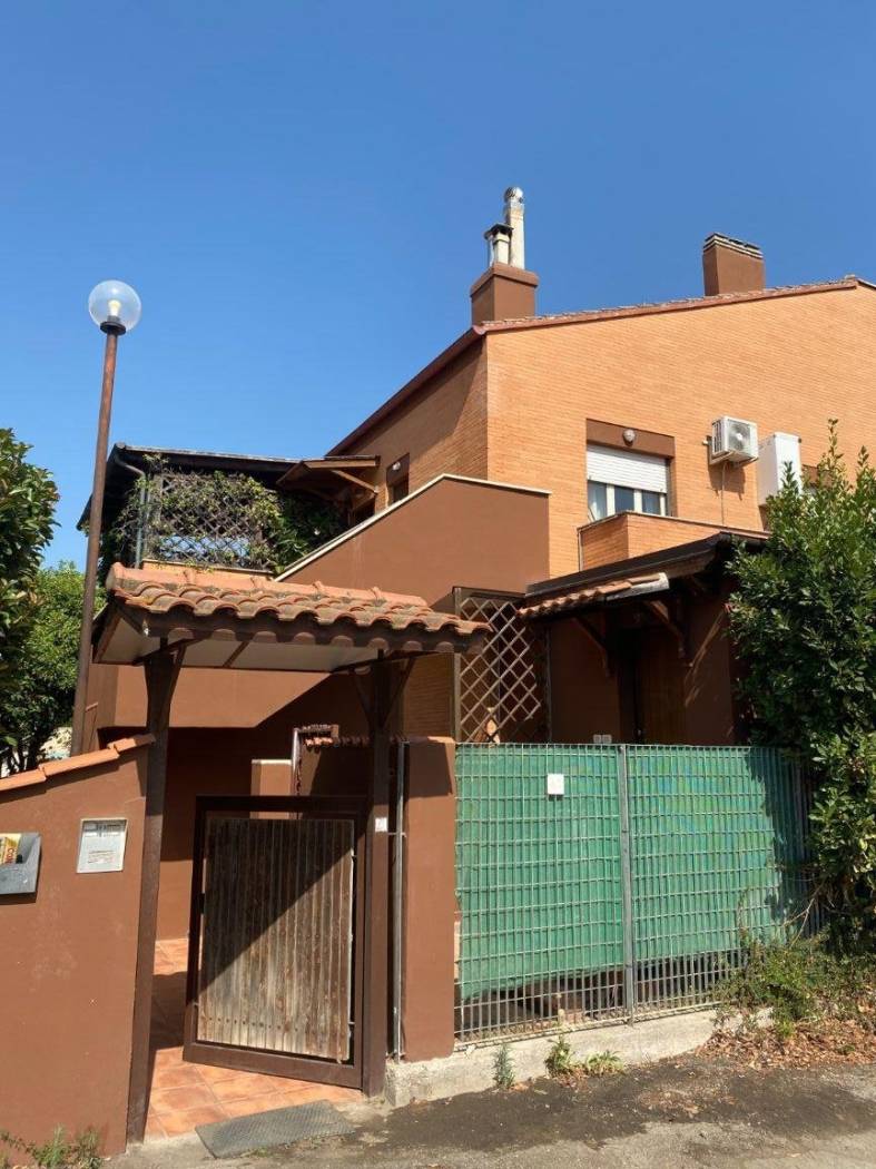 Nel Quartiere Residenziale di San Gordiano, in un complesso di soluzioni semi-indipendenti, proponiamo in vendita un appartamento al 1°Piano di 41 mq.