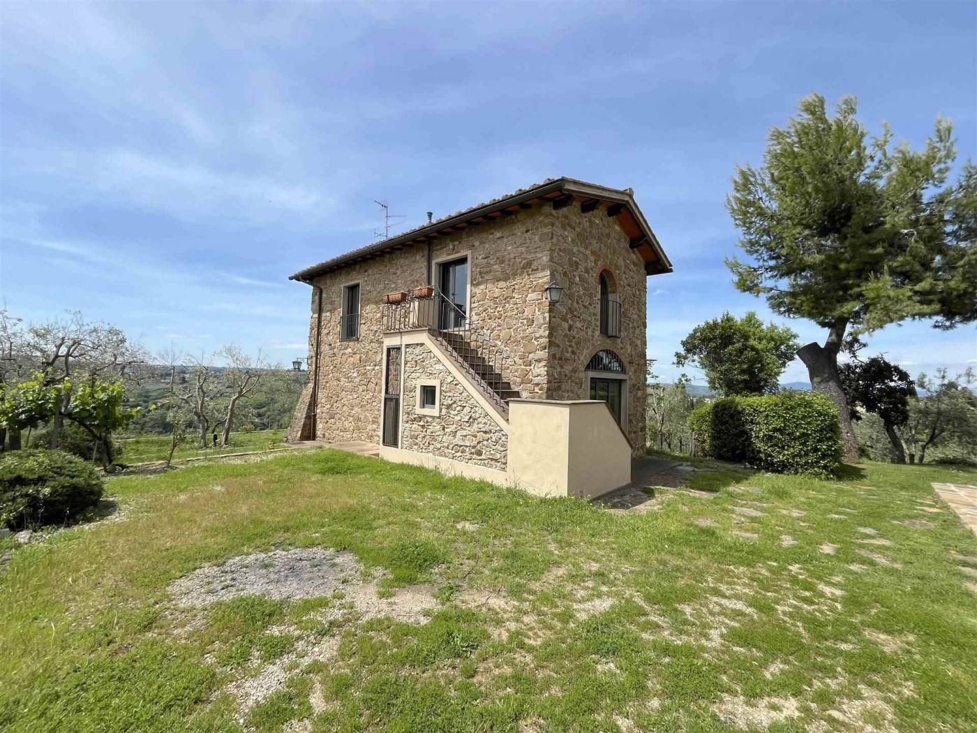 VE35TTVIBA, FLORENCE, ARCETRI/P.DEI GIULLARI, RUSTIC STONE VILLA 125 m2 EXCELLENT GENERAL CONDITIONS. Also ideal as an investment.Eu.890,000 Between 