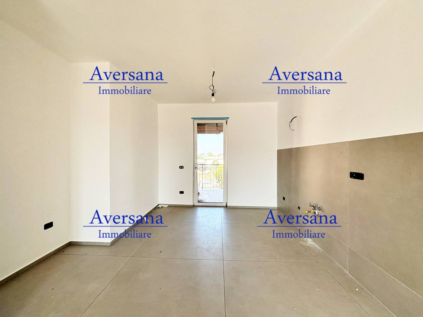 Salone con cucina a vista