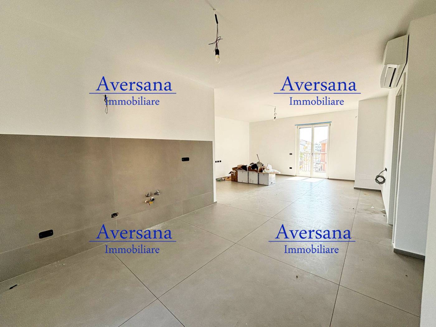 Salone con cucina a vista