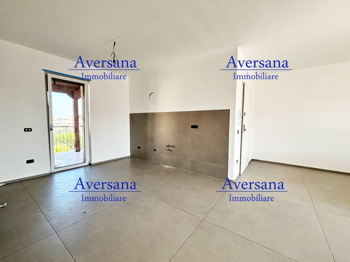 Salone con cucina a vista