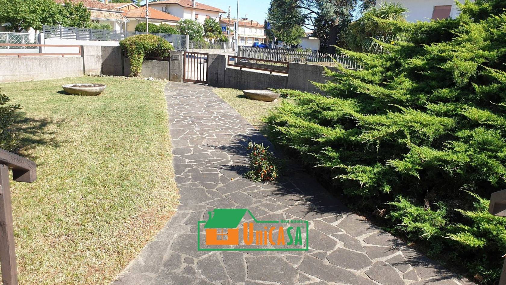 INGRESSO GIARDINO