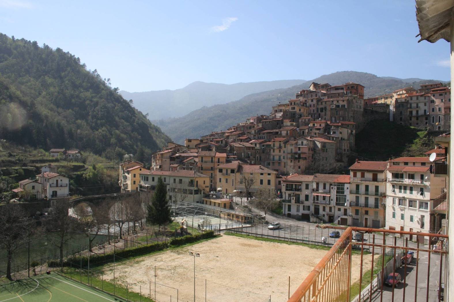 vista verso campi sportivi