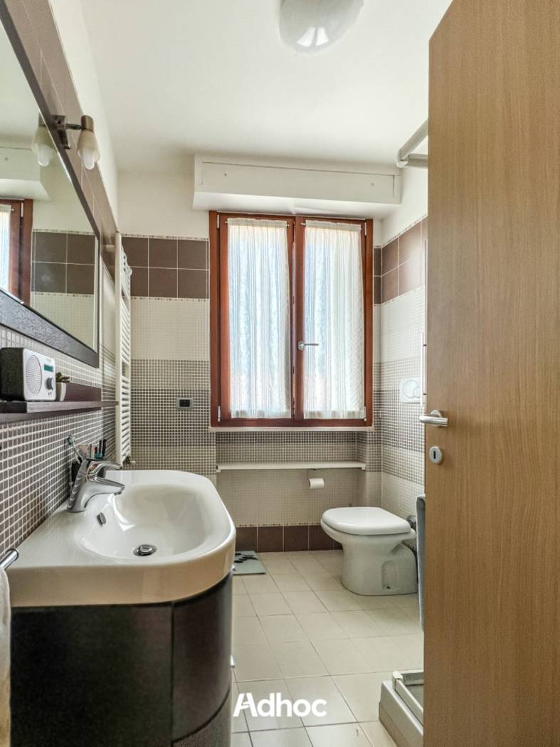 Bagno Finestrato con Doccia_V1