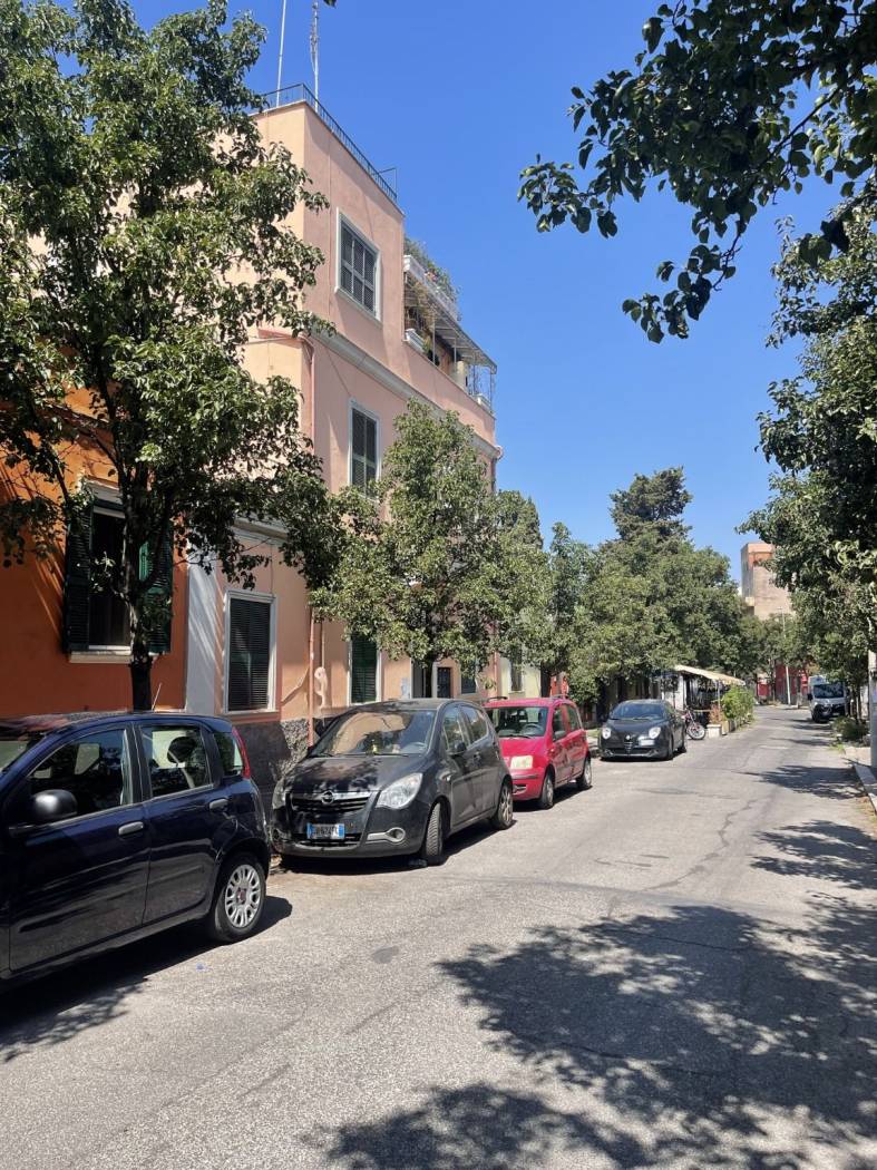 FRONTE STRADA