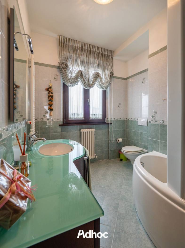 Bagno Finestrato con Vasca_V1