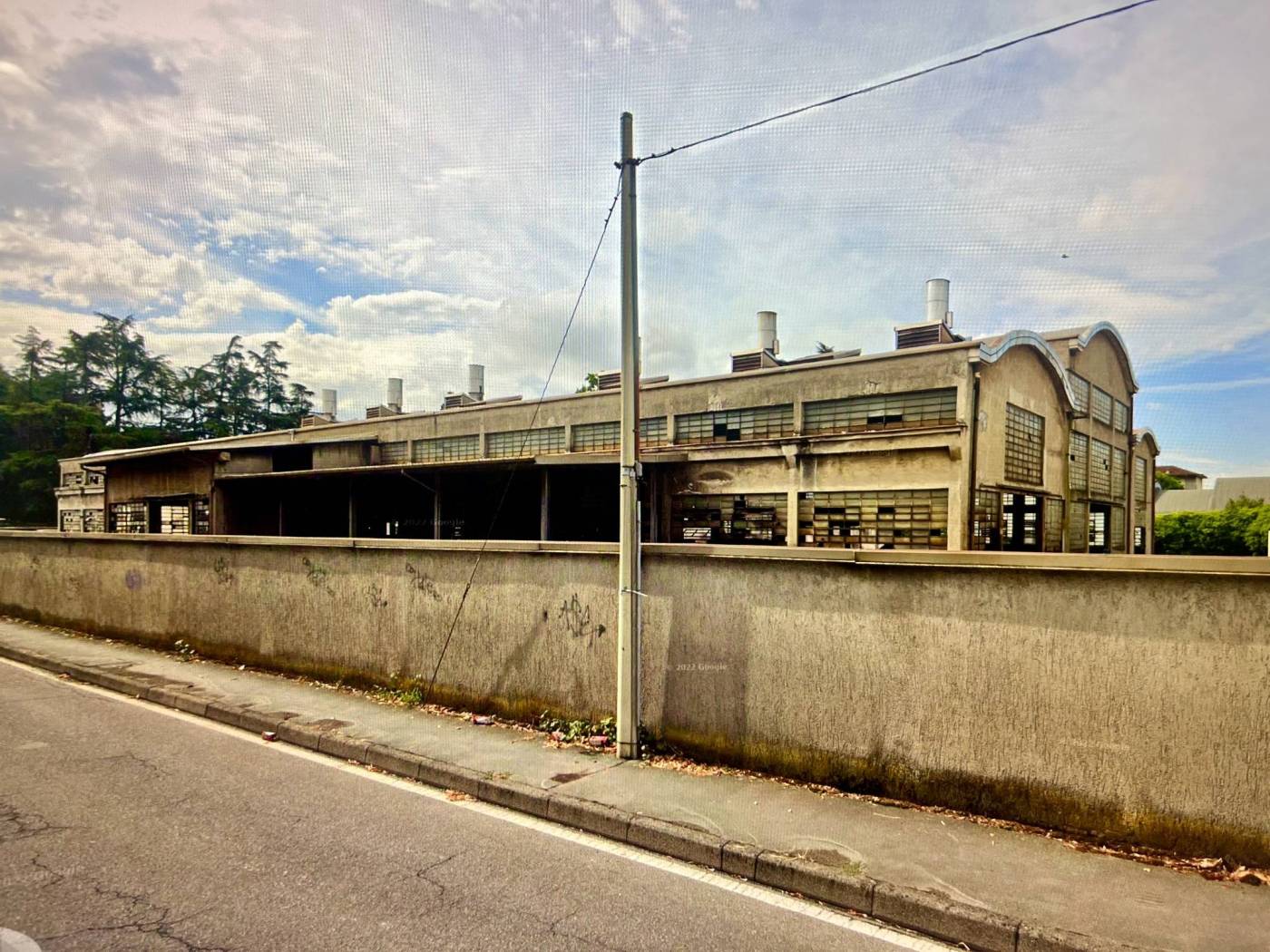 In zona esclusiva e residenziale, non distante dal centro di Parabiago e dai principali servizi come: scuole, centri commerciali, centri sportivi... 