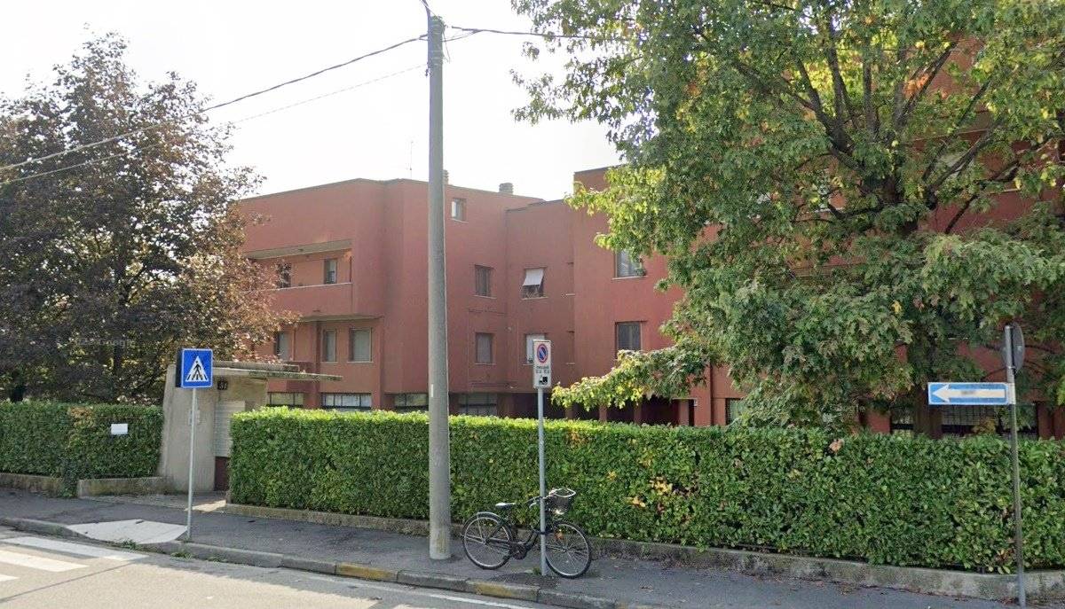 MONZA: libero subito, ufficio/studio di circa 37 mq, sito al piano terra, inserito in contesto condominiale tranquillo ed ordinato ordinato. La 