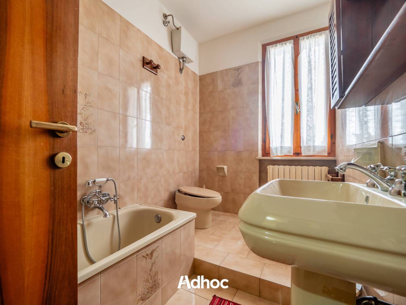 Bagno Finestrato con Vasca_V1