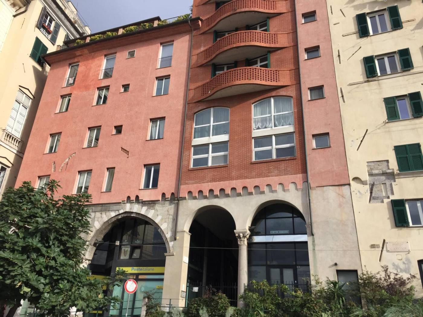 AFFITTASI UFFICI PIAZZA CAVOUR in palazzo storico del 1600 con ascensore due appartamenti posti al secondo piano luminosi in buono stato mq 65 ampi 