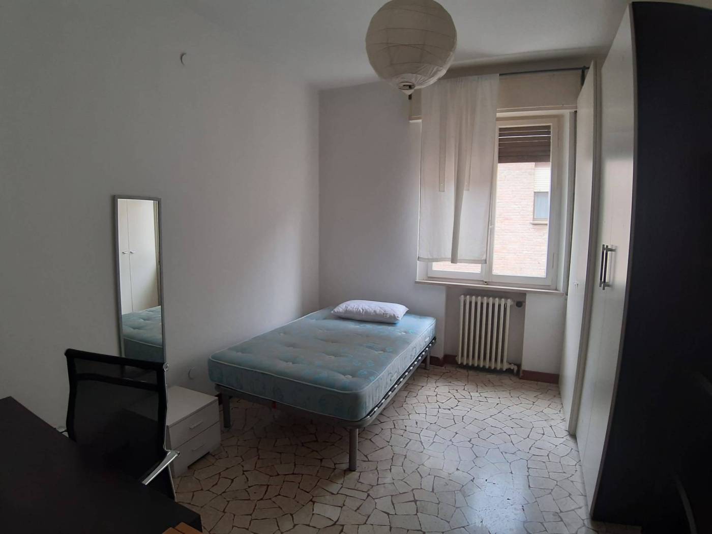 Appartamento 3 letto cucina e soggiorno anche x investimento VIA GARIBALDI a 100 mt dal DUOMO, appartamento al 2° piano, composto da ingresso, cucina 