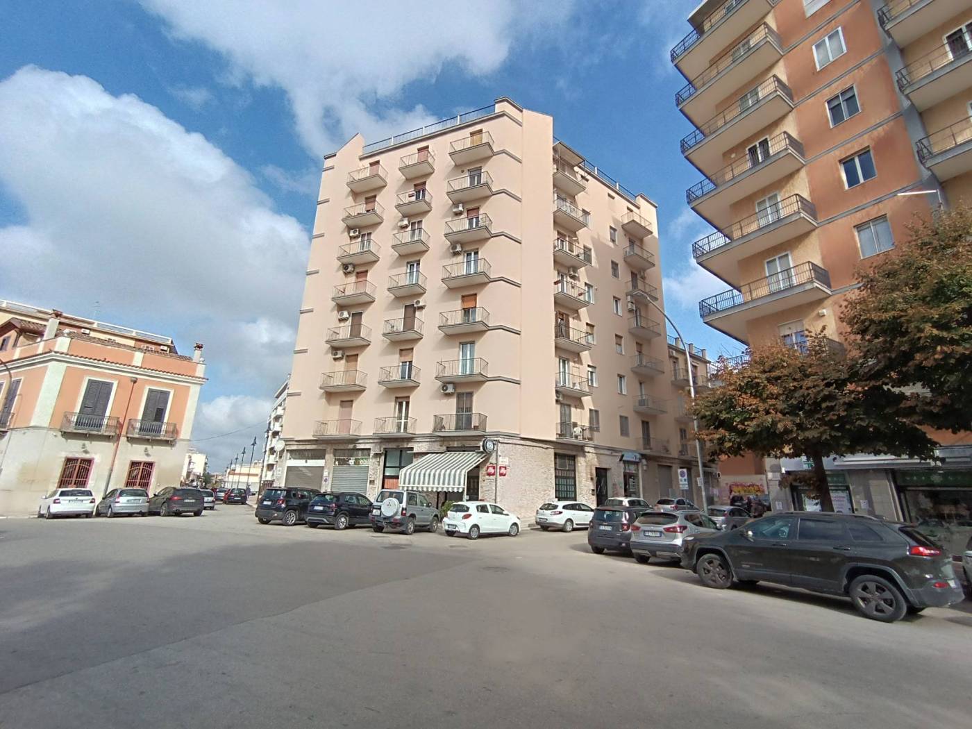 In Vico Aquila (Zona Via della Repubblica), a pochi metri da Corso Vittorio Emanuele II, in una palazzina complettamente ristrutturata (senza 