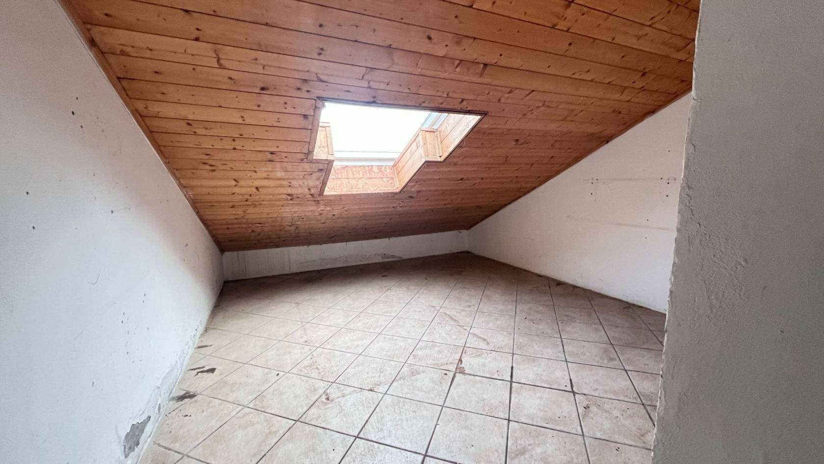 Stanza non arredata Stanza non arredata