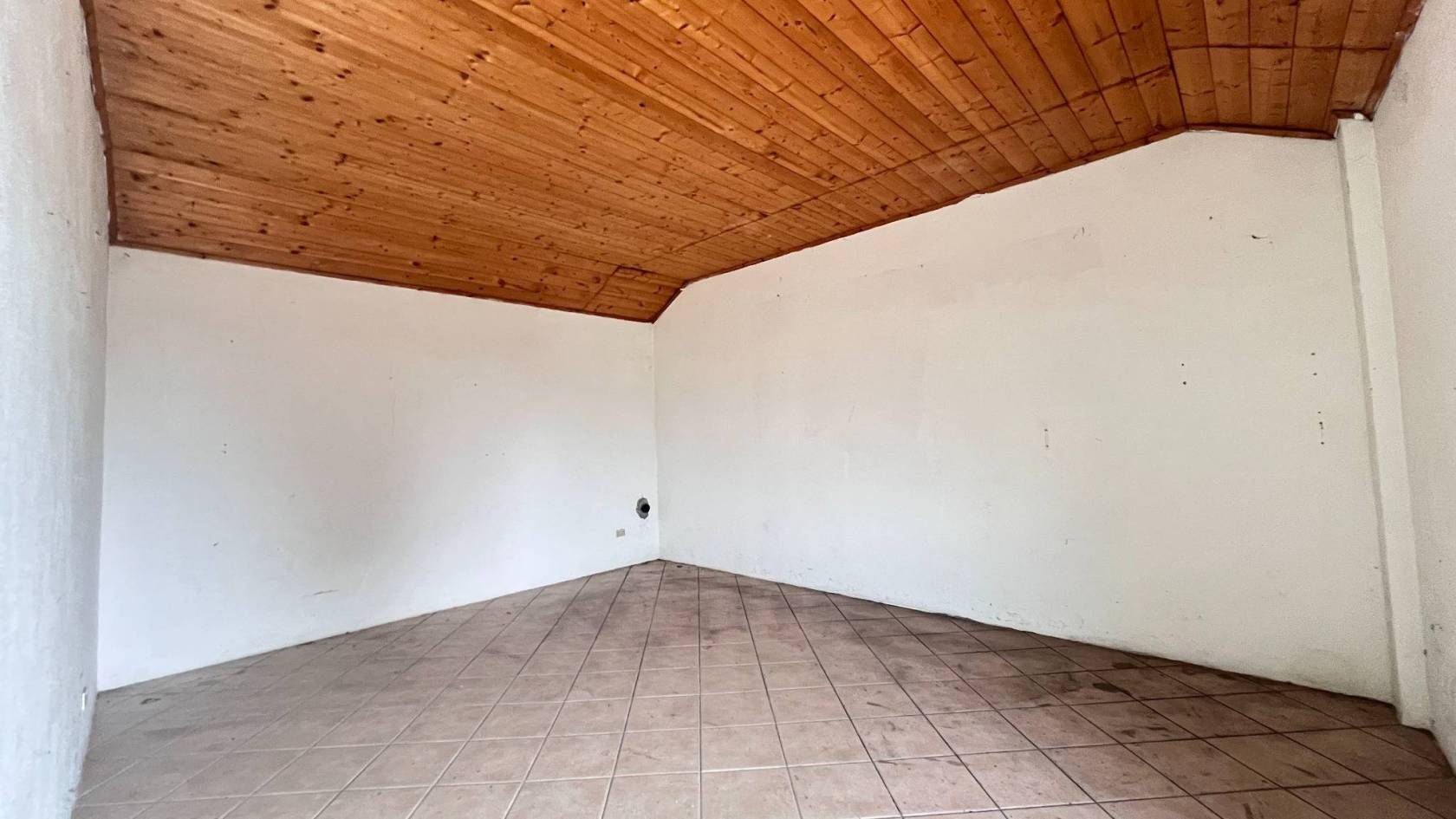 Stanza non arredata Stanza non arredata