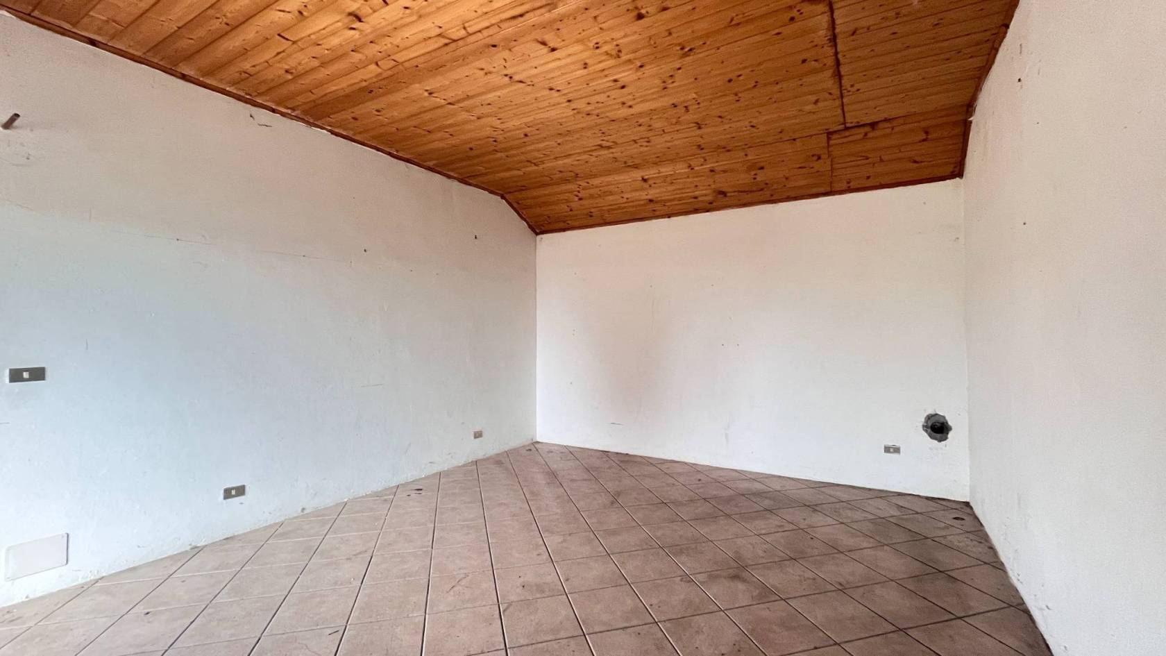 Stanza non arredata Stanza non arredata