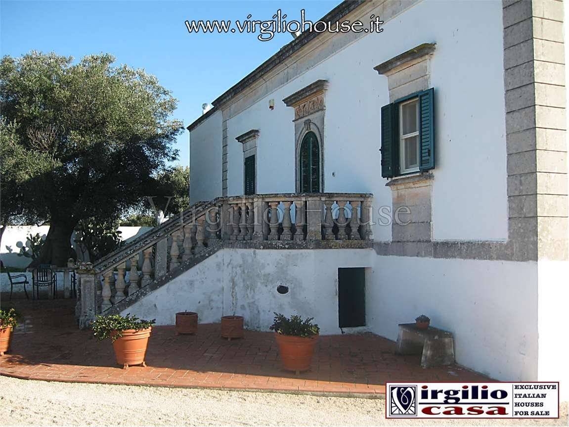 FARMHOUSE - ref. 103 VIRGILIO CASA OFFERS FOR SALE IN OSTUNI: Masseria Lama D'antelmi GEOGRAPHIC LOCATION: Anyone looking for a historic property, 