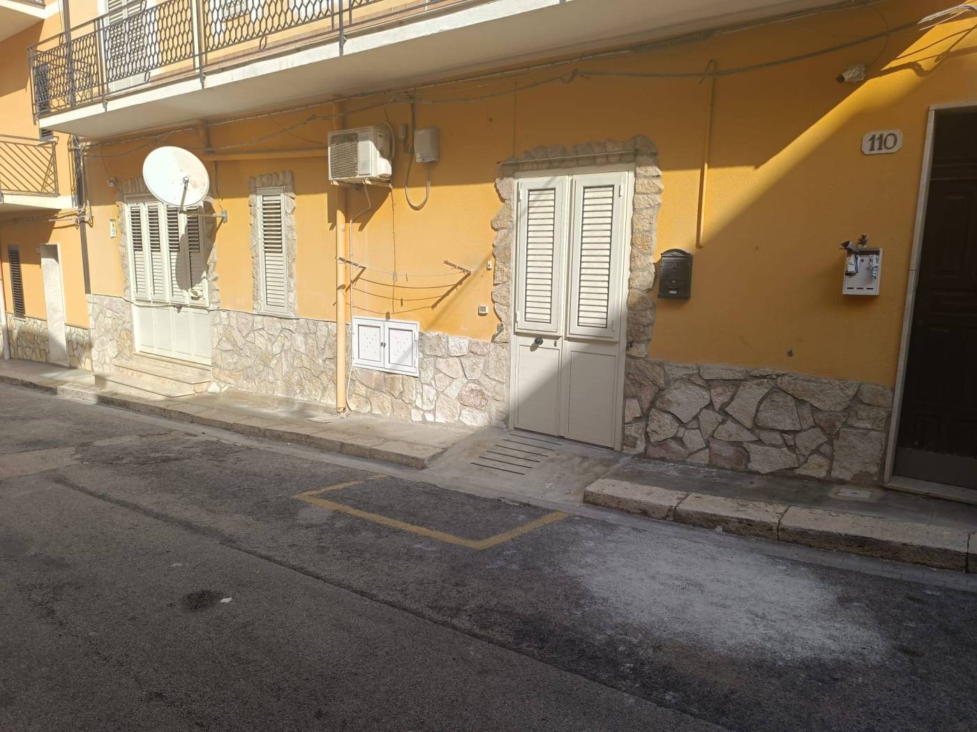 Immobiliare Spica vende appartamento a Balestrate in via Galileo Galilei (parte alta). L'immobile è in buono stato, ha una metratura di circa 65 mq, 