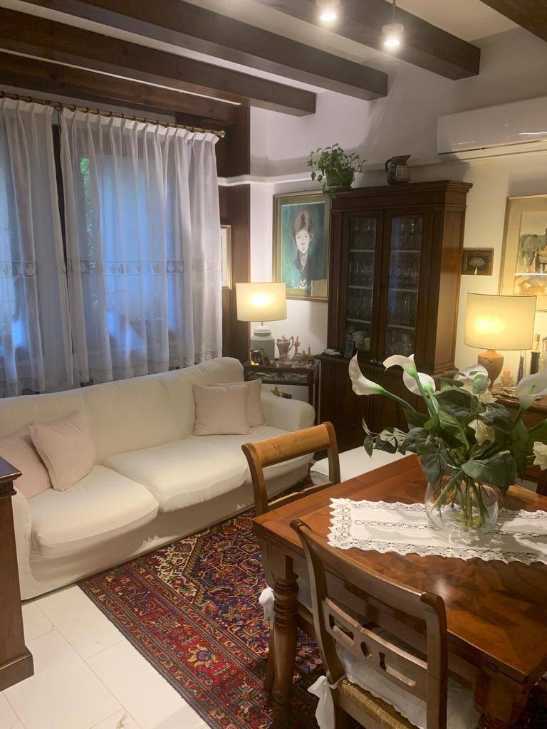 Venezia - sestiere Dorsoduro, appartamento di 70 mq. in ottimo stato, con FOSSE SETTICHE già esistenti, composto da ingresso, soggiorno con cucina a 