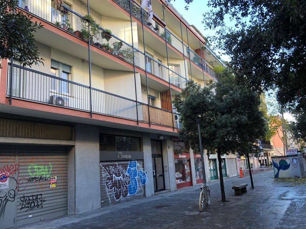 Via Albertini 6 - zona Paolo Sarpi e nelle immediate vicinanze del Parco del Sempione, fornito di mezzi pubblici e di ogni servizio. Proponiamo in 