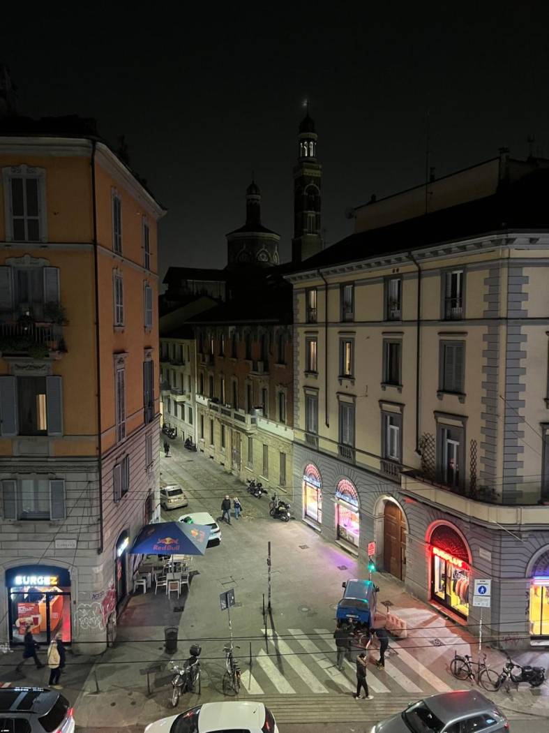 Via Vigevano 14 - Nelle vicinanze di P.ta Genova e dei Navigli, in stabile stile vecchia Milano, proponiamo in vendita uno splendido bilocale 