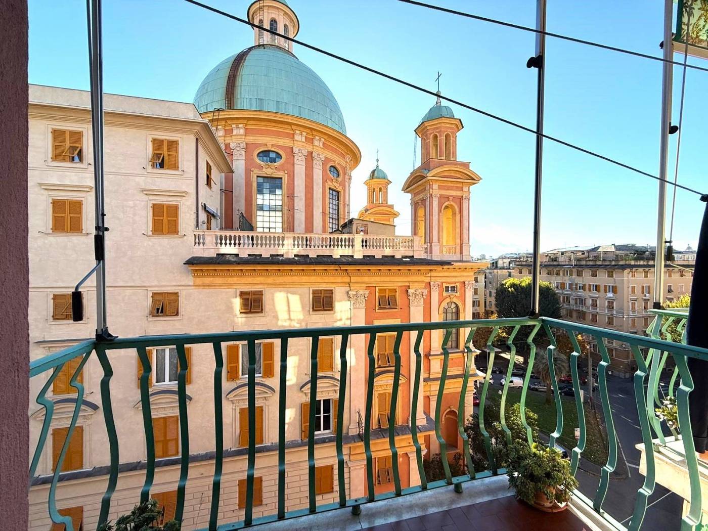 FOCE - VIA CAFFA: Proponiamo in vendita, in zona comoda a mezzi e servizi, luminoso appartamento di ampia metratura, circa 115Mq, con vista aperta, 