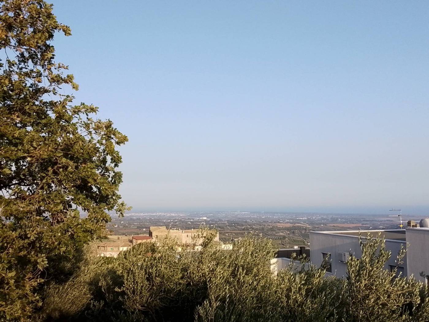 Centro storico di Nova Siri- Rione Europa si propone in vendita abitazione con vista mare ed ampio spazio esterno. L'abitazione è composta da quattro 