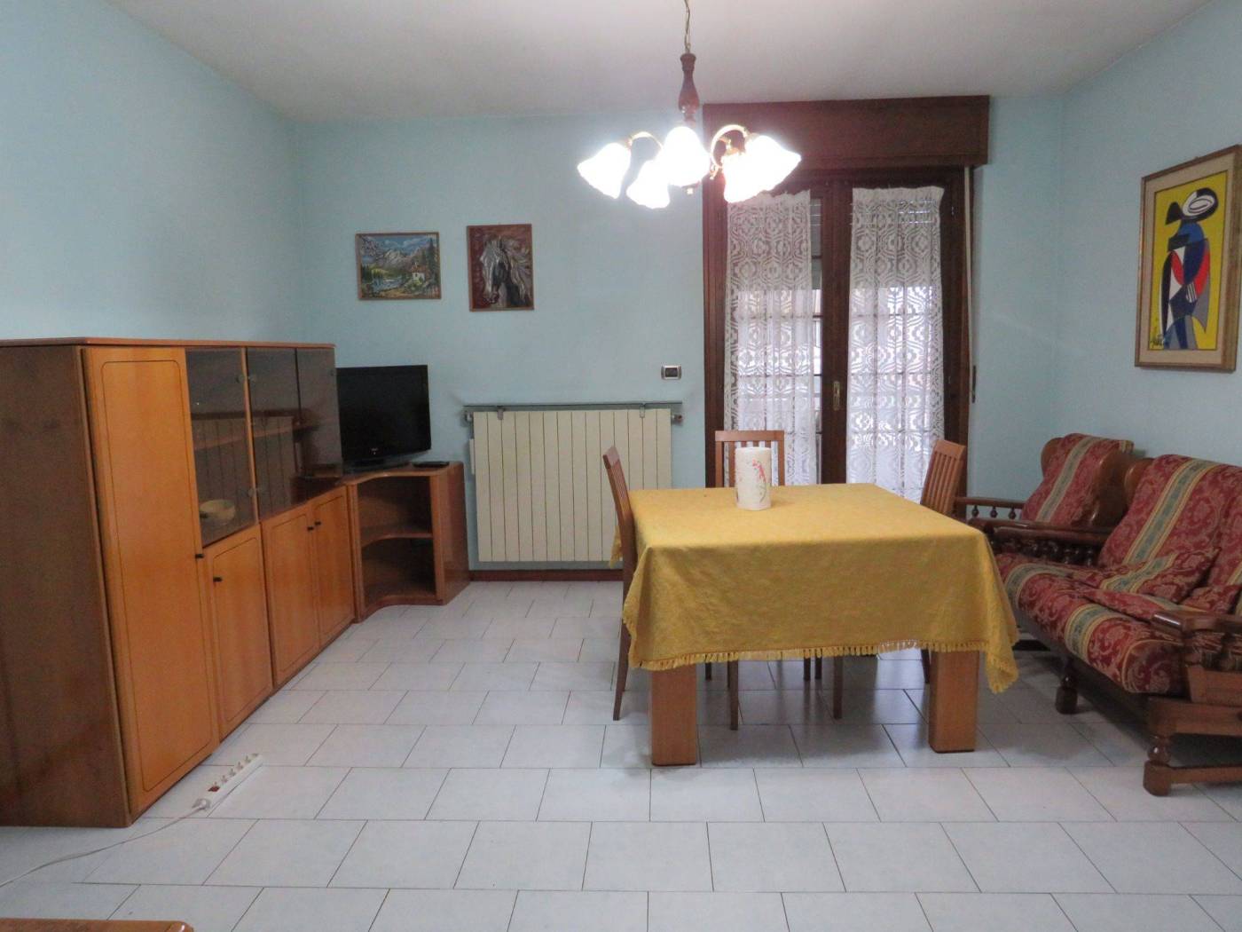 IL PANORAMA IMMOBILIARE propone in vendita un trilocale in villa, in un contesto libero su quattro lati e circondato da qualsiasi servizio. 