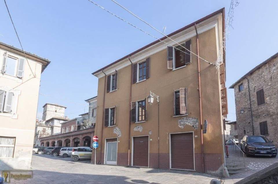 Locale commerciale a ALTA VAL TIDONE