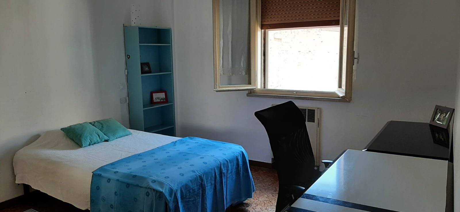 VIA SARACENO All'interno di un'Appartamento al secondo piano con ascensore. Disponibile dal 1 Aprile ampia stanza matrimoniale ad uso singola 