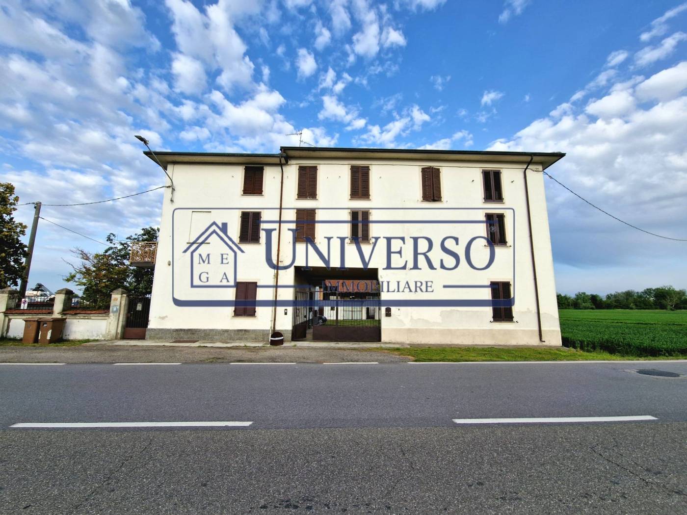 CASATISMA: Via Milano Genova, casa bifamiiare composte da due unità abitative distinte in un unico contesto. Abitazione 1 : porzione di casa semi 