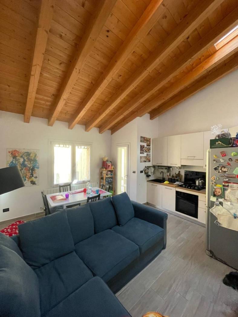 ARLUNO: IN CENTRO PAESE VENDESI AMPIO TRELOCALI DI NUOVA COSTRUZIONE IN CORTILE TOTALMENTE RISTRUTTURATO COMPOSTO DA INGRESSO PRIVATO, SOGGIORNO CON 