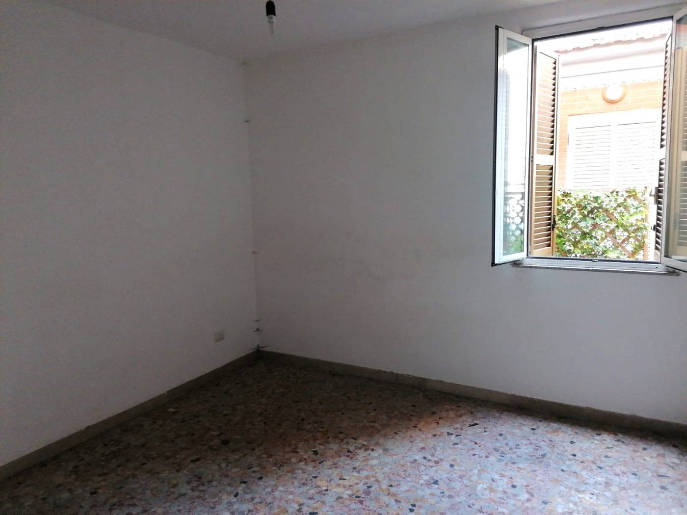 Stanza non arredata Stanza non arredata