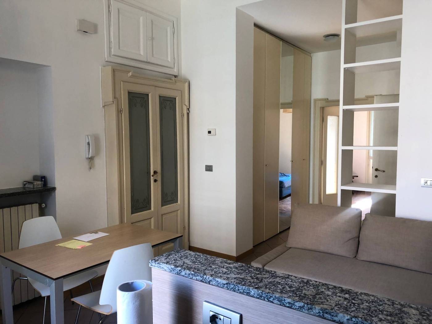Via Torricelli 20, zona Navigli, Affittasi appartamento di 2 locali completamente arredato, di mq 56 circa, ristrutturato di recente, posto al 