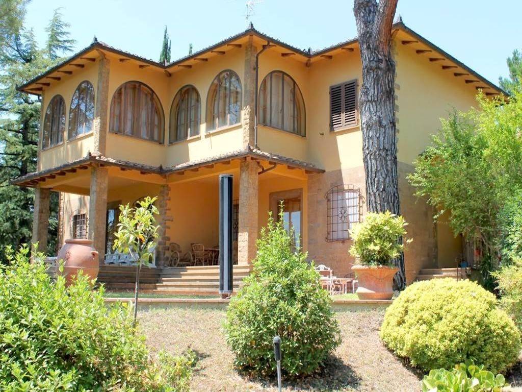 RIF. VE000CHISA, S. POLO IN CHIANTI, Villa bifamiliare 500 mq. Parco 1 ettaro. Garage. Nel cuore del Chianti, in posizione privilegiata che 