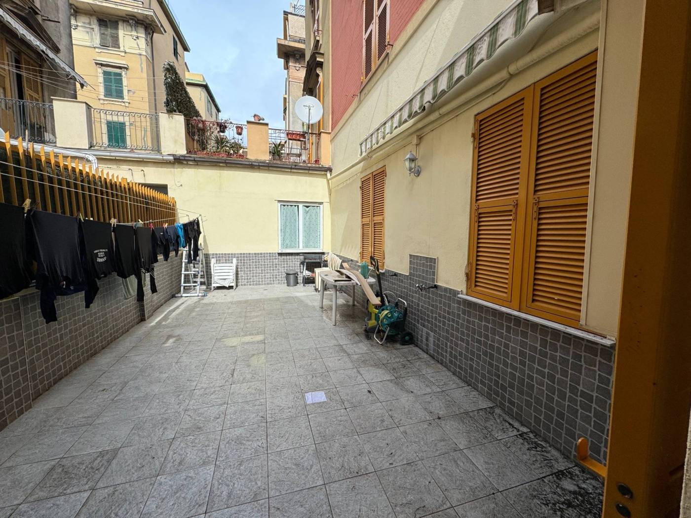 **Appartamento in Vendita - Spazio e Comfort nel Cuore della Città** Scopri questo splendido appartamento di 168 mq, offre un ampio ingresso che 