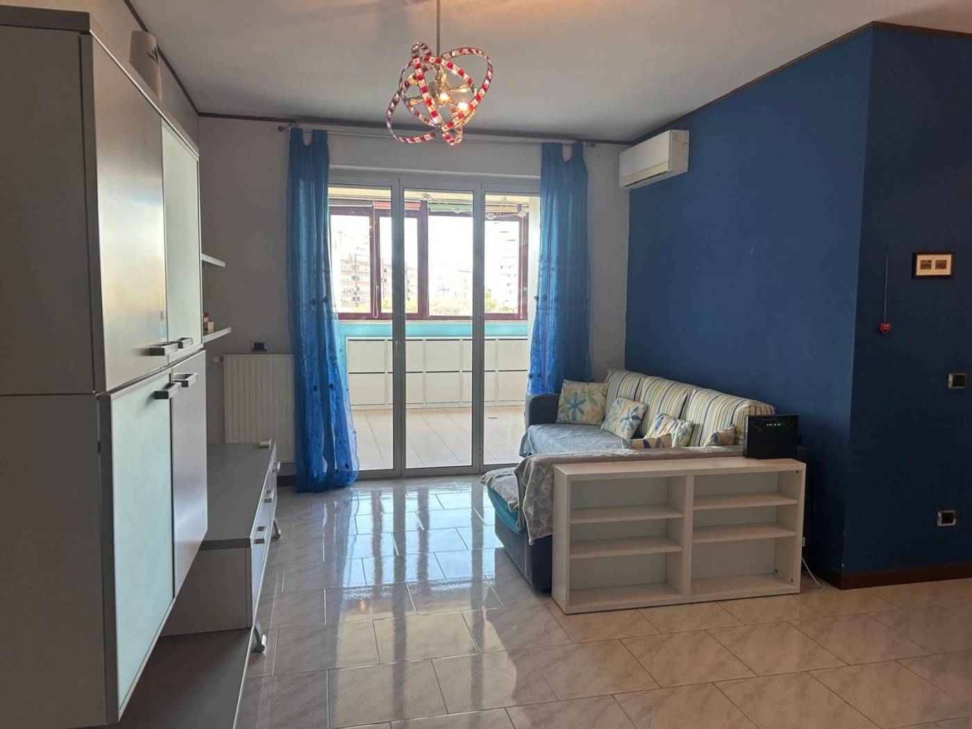 LAURENTINA ADIAC. MAXIMO E PIU' PRECISAMENTE IN UN CONDOMINIO CON PORTIERE IN VIA PAOLO BUZZI LA BL CASE SRL PROPONE LA LOCAZIONE DI UN IMMOBILE 