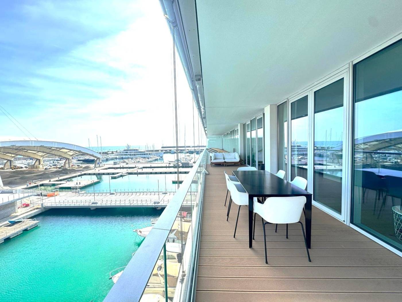 WATERFRONT - PIAZZALE KENNEDY: Proponiamo in vendita all'interno del prestigioso complesso residenziale del Waterfront, appartamento di nuova 