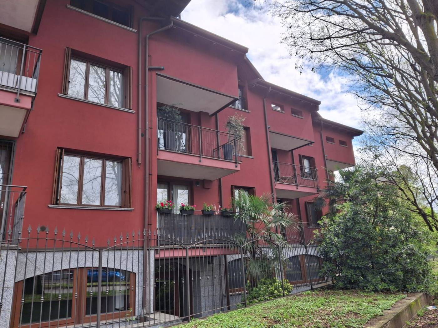 In Vendita: Ufficio adatto per Studio Medico Elegante ufficio situato in un condominio signorile, a pochi passi dall'ospedale. Questa posizione 