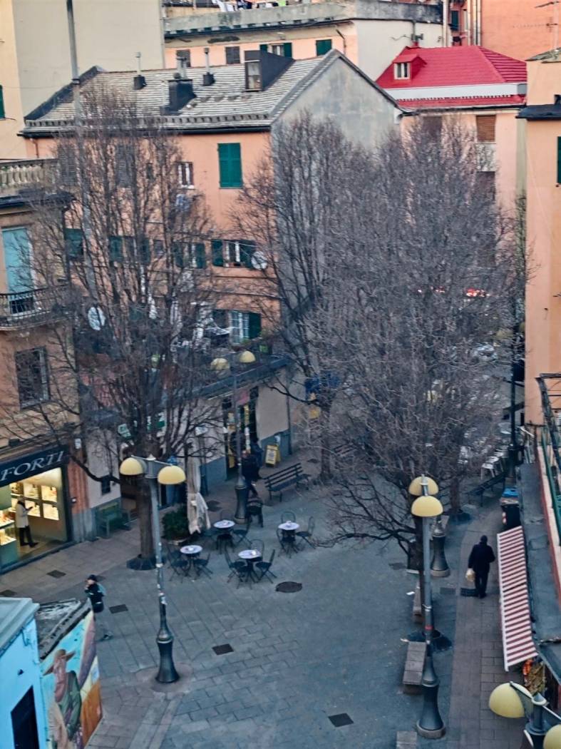 Certosa – Via Garello, a pochi metri da via Jori e da tutti i principali servizi, proponiamo in vendita appartamento ristrutturato e pronto da 