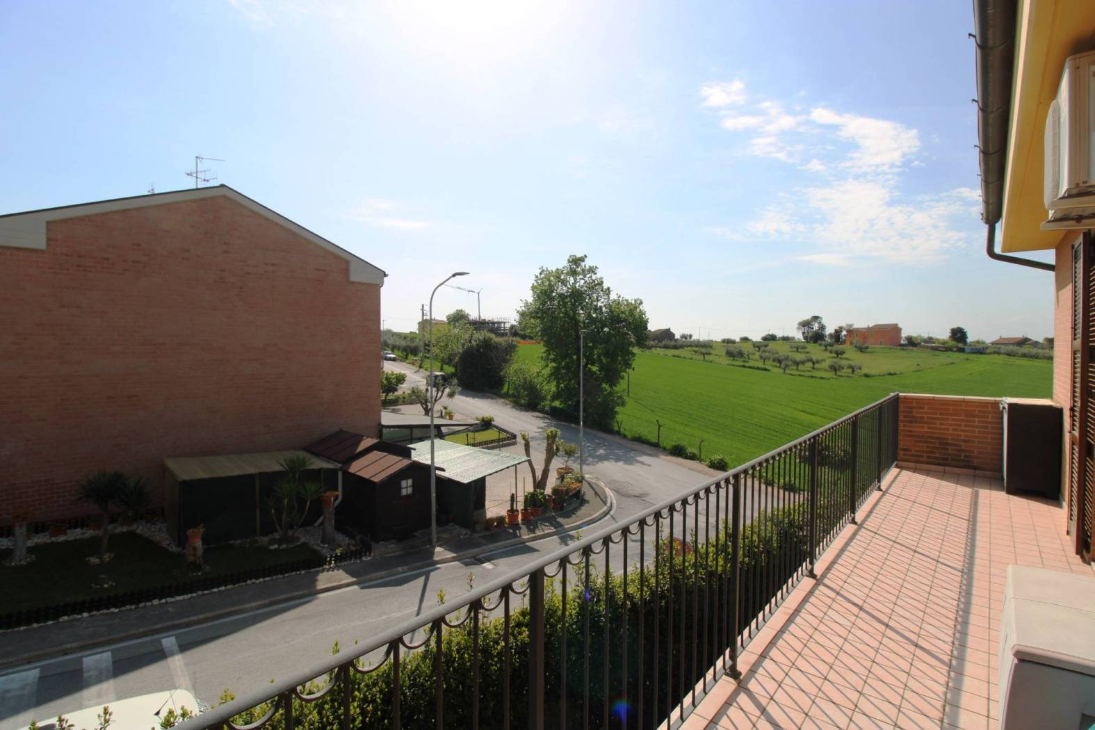 Sei alla ricerca di un immobile pari al nuovo e non ami il condominio? Magari che si trovi in zona tranquilla e panoramica? Abbiamo appena acquisito 