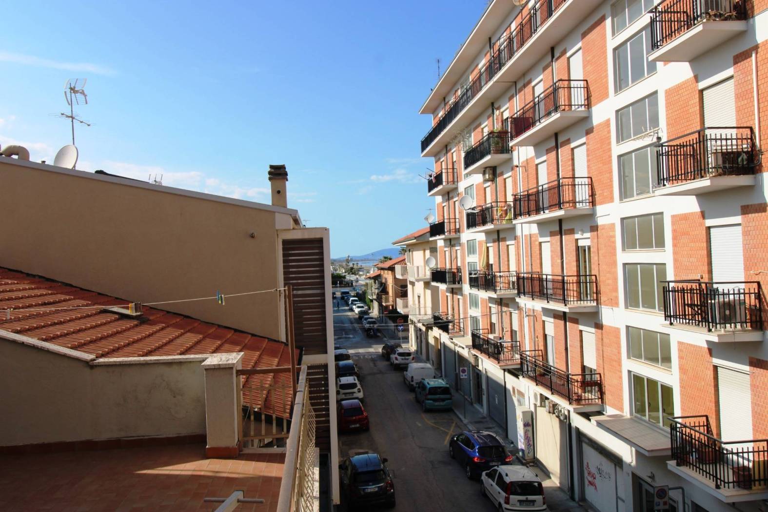 Sei alla ricerca di un immobile ad uso estivo e/o investimento che si trovi a pochi metri dal mare? Che sia abbastanza grande da poter essere 